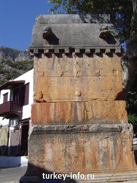 Ликийская гробница, вид сбоку