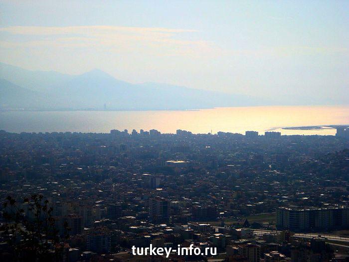 Измир. Вид на город с Алтынпарка.