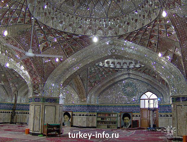 В Иранской мечети