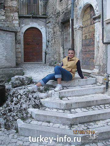 Старый городок в горах Италии.....