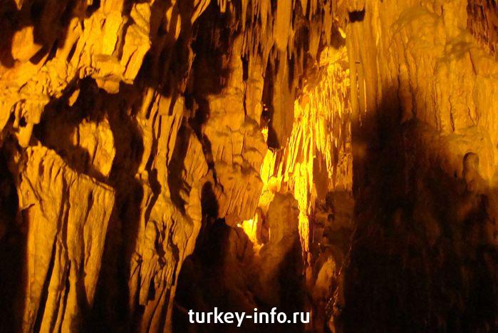Знаменитая пещера Дамлаташ в Аланье