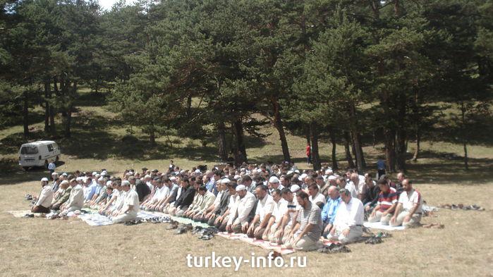 turks praying namaz in yayla;-)
