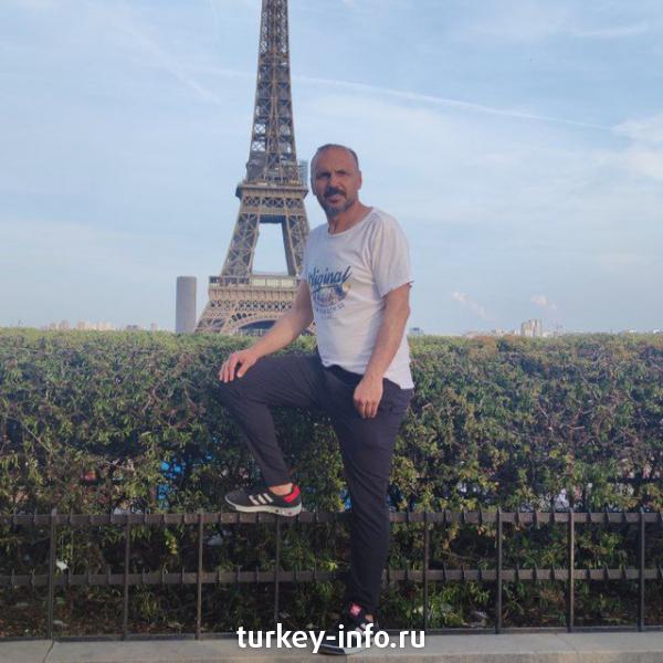 Yılmaz Yıldırım, курд, 43 года (в реальности!), живет во Франции, патологический маструбатор.